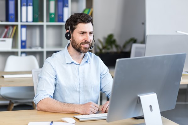 Remote call centre agent